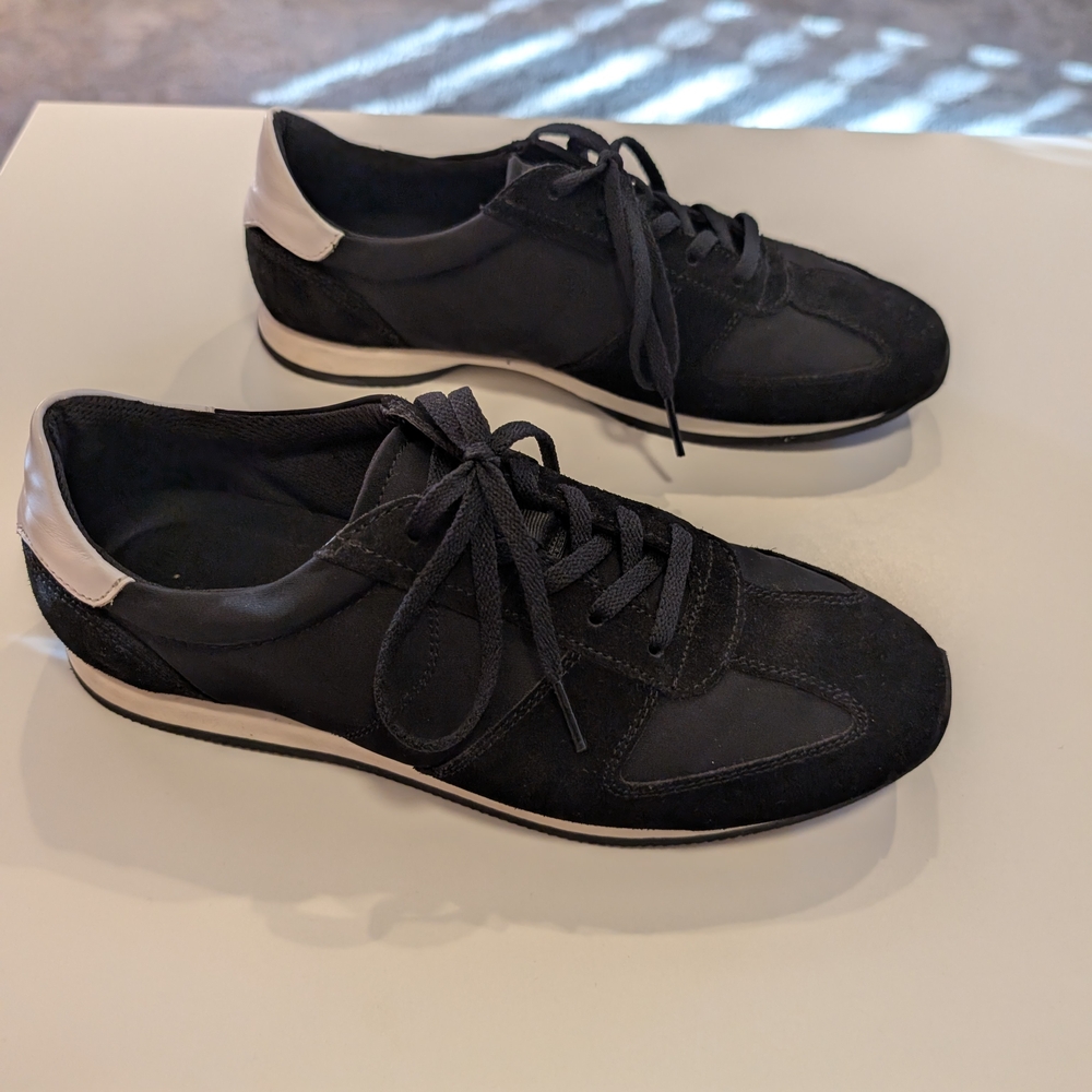 Vagabond Black Sueded Sneaker